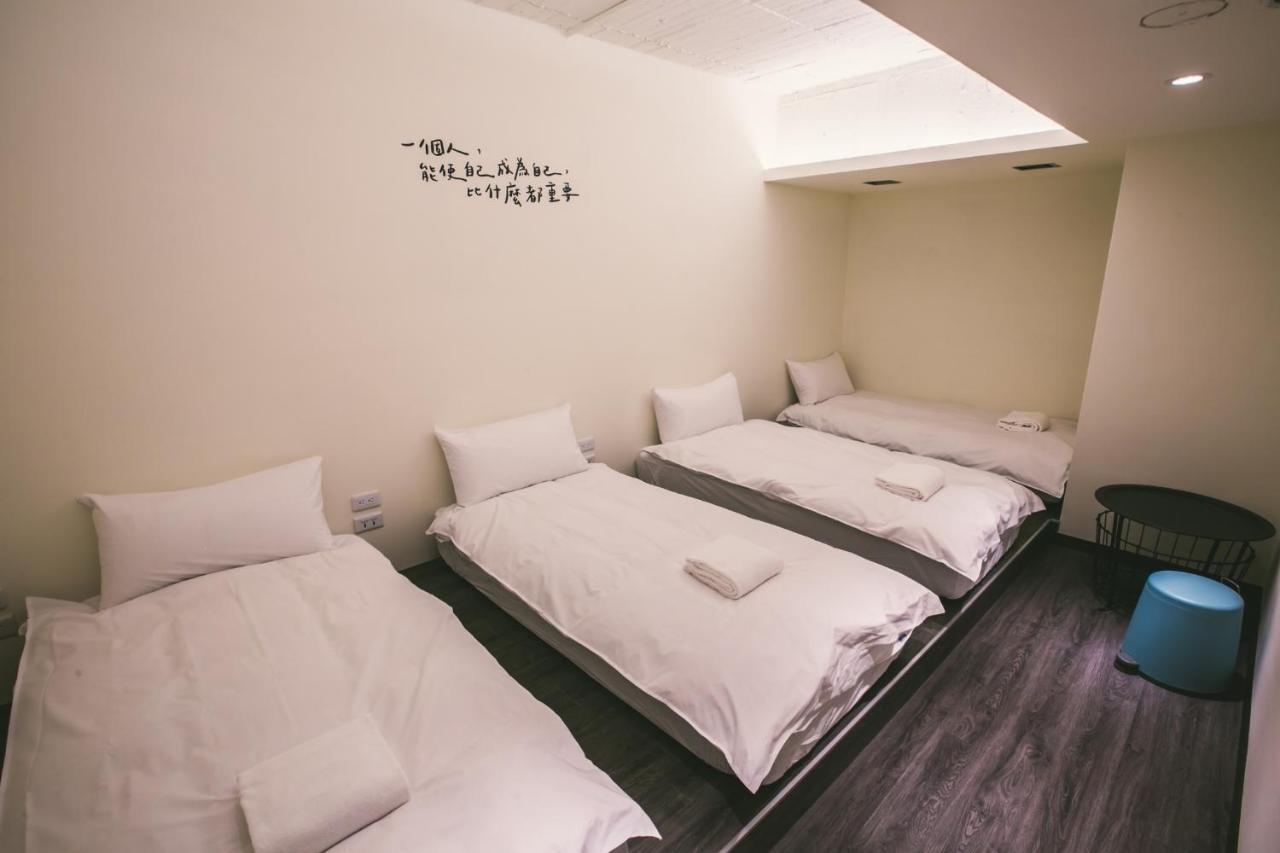 Stray Birds Taichung Hostel Eksteriør bilde